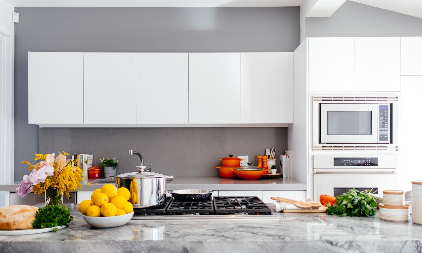 Calacatta Cloud kitchen countertop in a contemporary kitchen