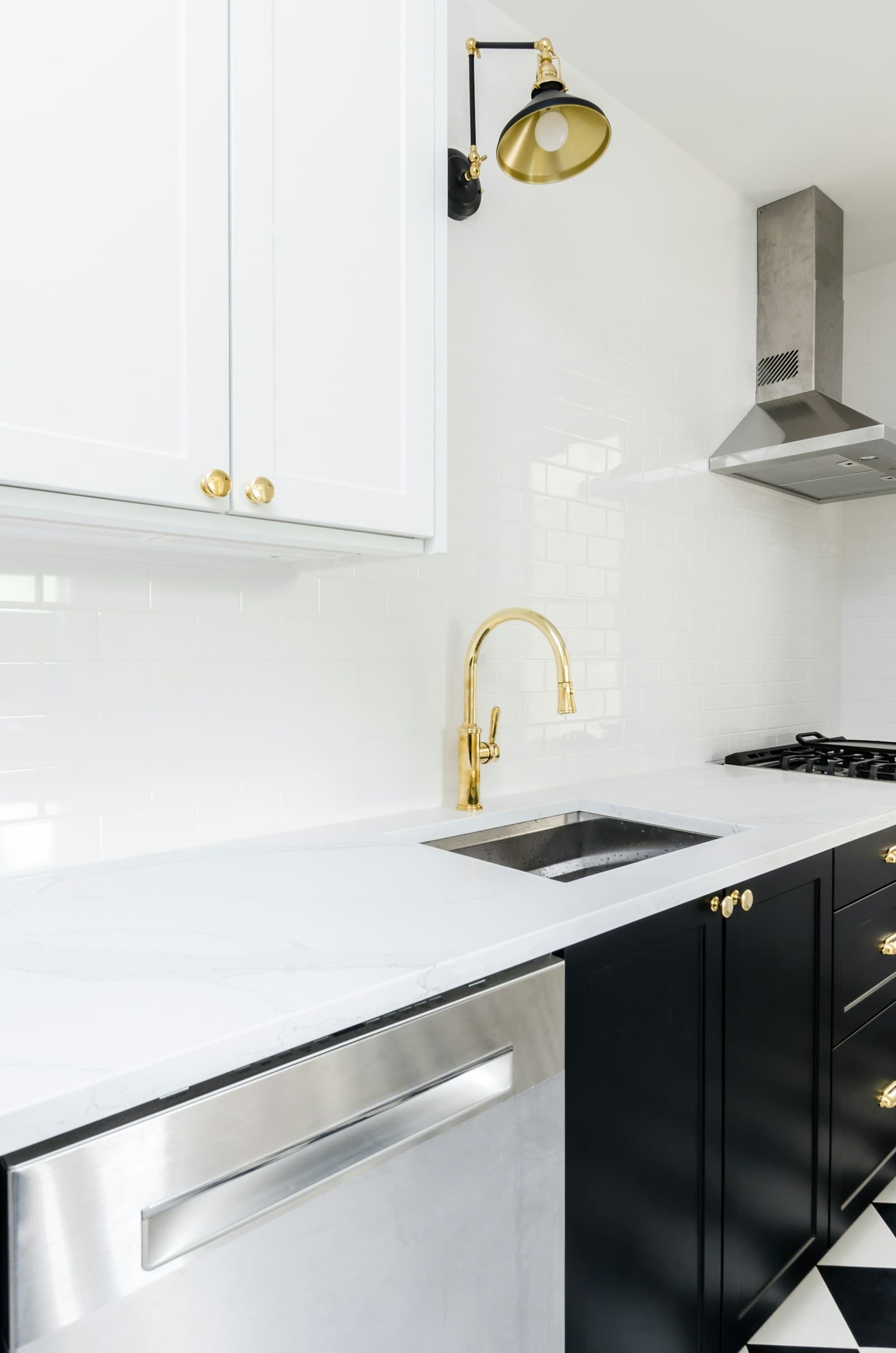 Noir River kitchen countertop in a contemporary kitchen